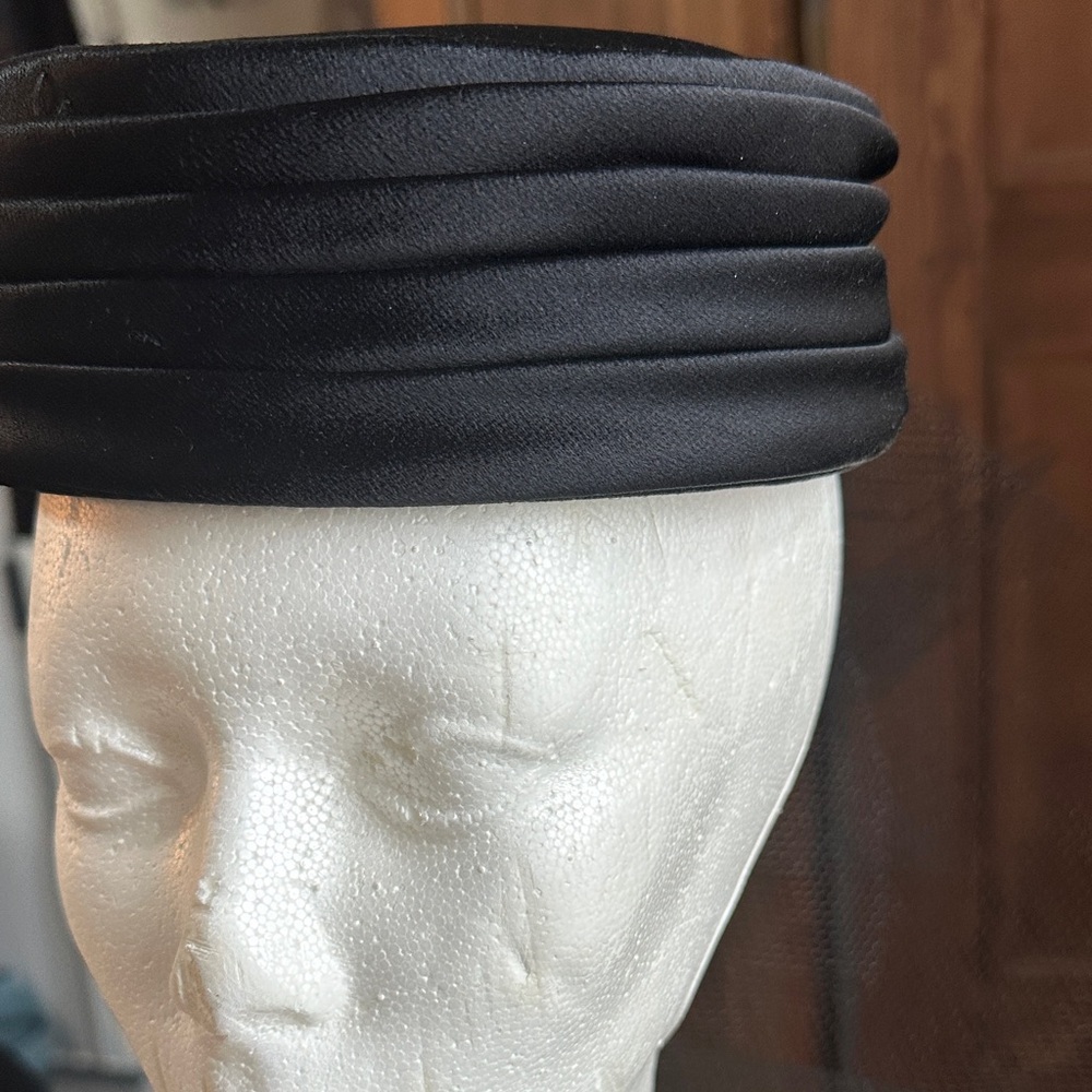 Elegant Black Vintage Modern Miss Hat - Picture 2 of 7